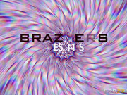 在丈夫身边与按摩师来一次激烈的中出做爱