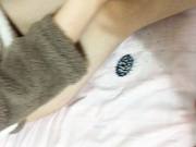 样子可爱的19岁闷骚眼镜妹子穿上黑丝被男炮友用手指抠出水吹硬鸡巴骑坐1080P高清