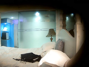 和新女友宾馆开房等她洗完澡就迫不及待把她按倒在床上草干完闻一闻她的骚穴