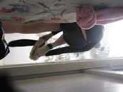 提前放好相机偷拍女友洗澡还教她怎么用热水器