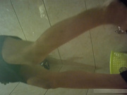 高跟白虎妹子貌似发现了什么 手指对着镜头点了一下