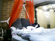 高颜值清纯小美女和大叔没有谈好能不能操第二次，被按倒爆插,操的太狠都把妹子干哭了!