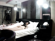 商务酒店外表清纯长发美女大学生穿着校服逃课出来与男友开房爱爱身材真好奶子又白又大阴毛性感连干了几炮