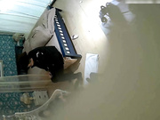 让人羡慕猥琐四眼男与白嫩洋气白领女友开房啪啪没看出来美女这么骚主动掏出J8撸口活硬了女上位干的娇嫩浪叫