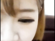 “这小B湿乎乎的水成多了”身材苗条娇小东北妞与社会小青年造爱直播大方露脸近距离BB特写东北话搞笑淫荡