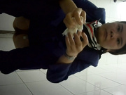 全景电信营业厅员工女厕偷拍刚分配来的面目清秀眼镜女大学生