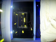 精品酒店电视房偷拍说方言的男女开房啪啪前手机自拍一下这房间的屋顶貌似能看夜空