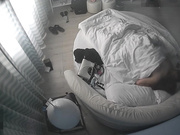 闷骚大奶眼镜妹性欲旺盛睡醒就要啪啪啪男友一动不动妹子全程主动舔硬肉棒自己骑上来就摇