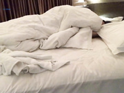 向家里拿了五千块和学院派女友去旅游酒店开房啪啪