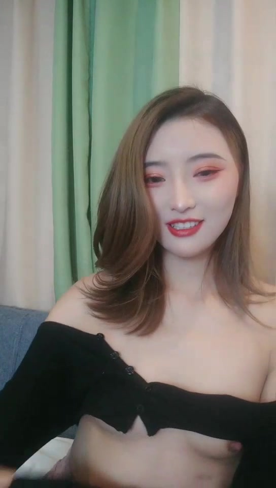 高颜值苗条白虎妹子双人啪啪 沙发上后入猛操搞完再用按摩器震动逼逼 很是诱惑喜欢不要错过