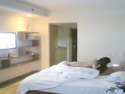 听兄弟介绍网约口活超厉害的上门服务商务美女换上开裆黑丝使劲肏她爽叫个不停国语对白