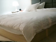 中年男吃完性药后网约附近大学兼职援交的水嫩美女酒店啪啪,苗条性感,刚进屋就抱起来要操,妹子被干的真不轻