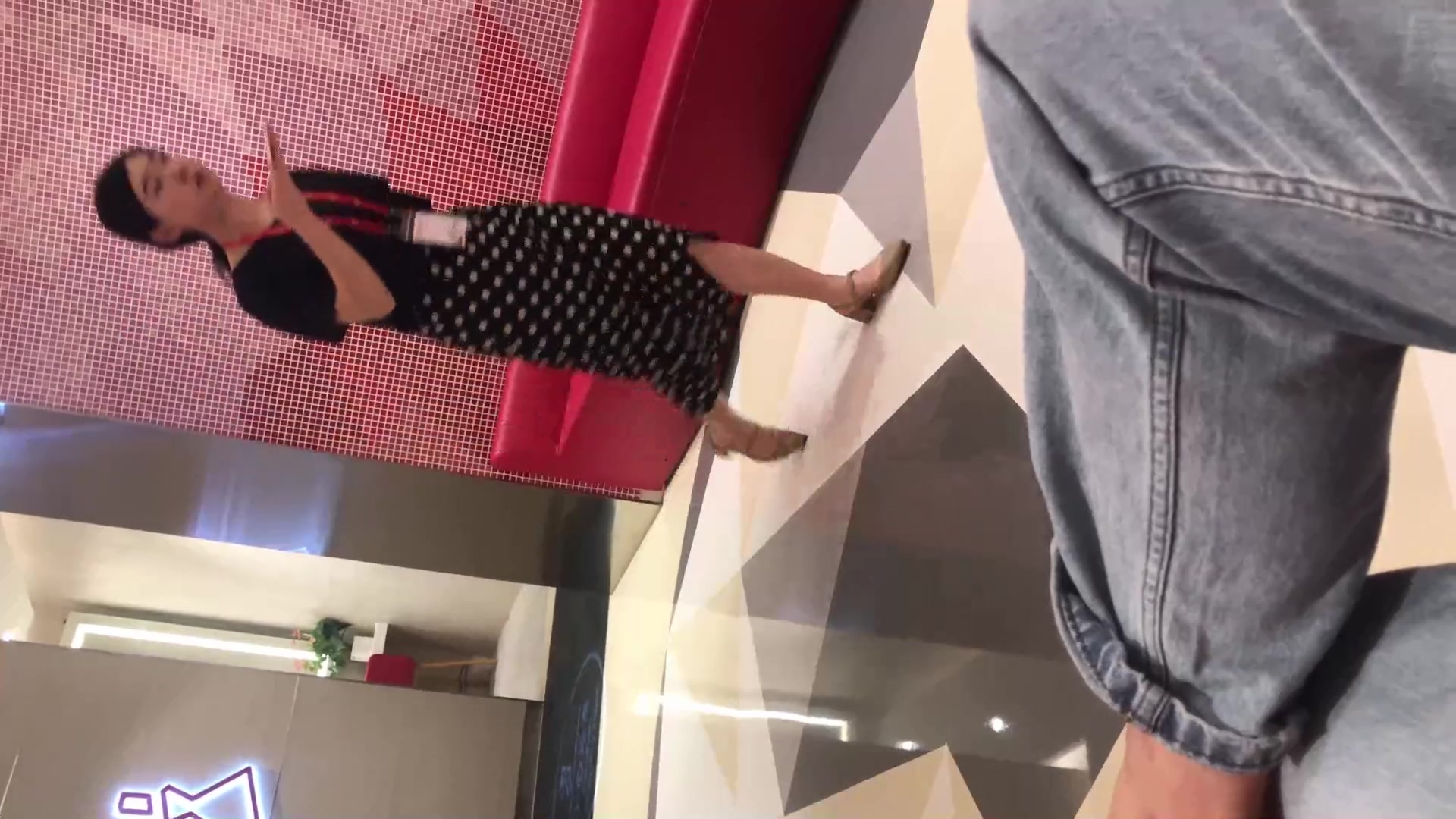 国内厕拍大神商场尾随妹子进商场女厕偷拍其中有几个嫩穴非常不错