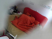 阴毛浓密翘臀蛮腰漂亮美女与闺蜜语音吃鸡男友旁边肏她不敢大声呻吟终于受不了反客为主女上位猛摇对白搞笑