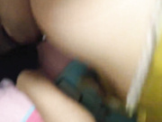 深圳性感美少妇打牌输钱还不上把牌友带回出租屋肉偿,担心呻吟声太大被隔壁听见开着音乐操,这姿色操一次最少抵几百元