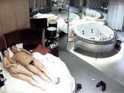 情趣酒店豪华套房360水滴摄像头偷拍情侣开房啪啪听口音东北人