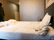 眼镜七哥带着两个酒肉损友酒店开房和丰满淫骚媳妇玩4P普通话对白