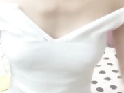 颜值还不错肤色很漂亮的美女主播来月经还和狼友神交舔鸡巴