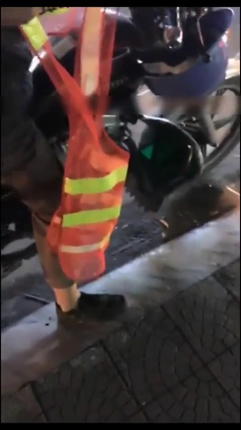 对白有趣户外女神西西勾搭摩的大叔摸逼大叔沧桑的老手摸着长长的逼毛说出了肺腑之言我彻底笑喷了