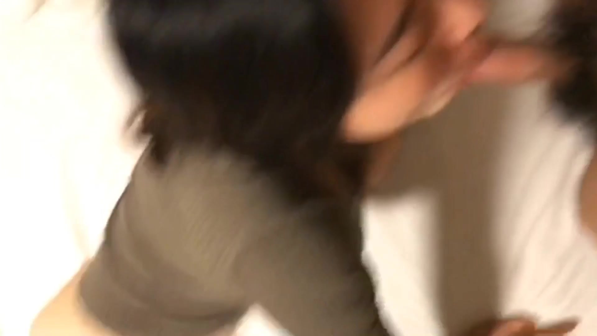 “有没有插到你子宫嗯有我干你爽还是你老公干你爽”对白淫荡约会蛮腰肥臀良家美人妻同意两个人肏她