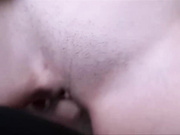 剧情演绎弟弟和姐姐，看着甜美娃娃脸的姐姐火辣身材，忍不住偷偷打飞机，被姐姐识破，姐姐的热情促发了乱伦！~1