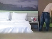 夜巡良家小哥哥深夜约炮寂寞少妇，热情粘人抱住就亲啊，床上激情口交大鸡巴摸着骚逼激情抽插，身材不错_ev