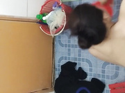 出租屋浴室針孔攝像頭拍攝個子不高的白嫩打工妹洗澡更衣 雪白肌膚堅挺美乳絕對誘惑 高清完整版