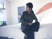 沈先生探花约了个肉肉身材萌妹，近距离特写手指插入扣逼，抬腿侧入猛操呻吟娇喘_ev