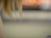 中文字幕 年轻漂亮的美女大学生假期体验保姆生活却犯下错误被大屌雇主惩罚拍打屁股忍不住插入操穴