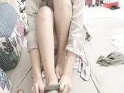 【全網首發】【國產推薦】小哥居家約炮白嫩高顏值+美腿小女友 穿上絲襪玩起泰式大保健 雞巴太硬不行開操～原版高清