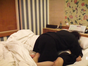 为了网友搬家资金而陷入困境的模特级美女