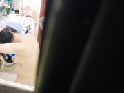 偷看楼下少妇洗澡