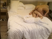 真实偷拍约同事出来吃宵夜灌醉她带到酒店强上了