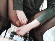 最新火爆P站网红美少女『E妹』大尺度贺春私拍流出 在父母卧室前探索火星洞 极品粉穴嫩鲍玩到喷 高清720P版