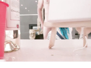 健美人体模特被大学生们的青春肉体包围了