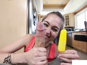 娇小可爱柠檬妹深喉骑乘25公分巨根眉头紧锁