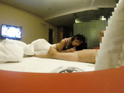 大神酒店開房高價約啪大二兼職妹子 主動吃雞巴配合各種體位幹得嗷嗷直叫高潮不斷 國語1080P高清