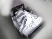 賓館鐘點房拍攝到的外表憨厚大波小胖妹假期與男友開房愛愛 邊接電話邊操表情爽歪歪 對白清晰