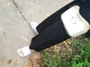 姐妹俩公园勾搭露脸口交幽静小路上后入啪啪