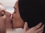 Julie Kay  甜心-娇小的斯佳丽被朱莉·凯吃了屁股