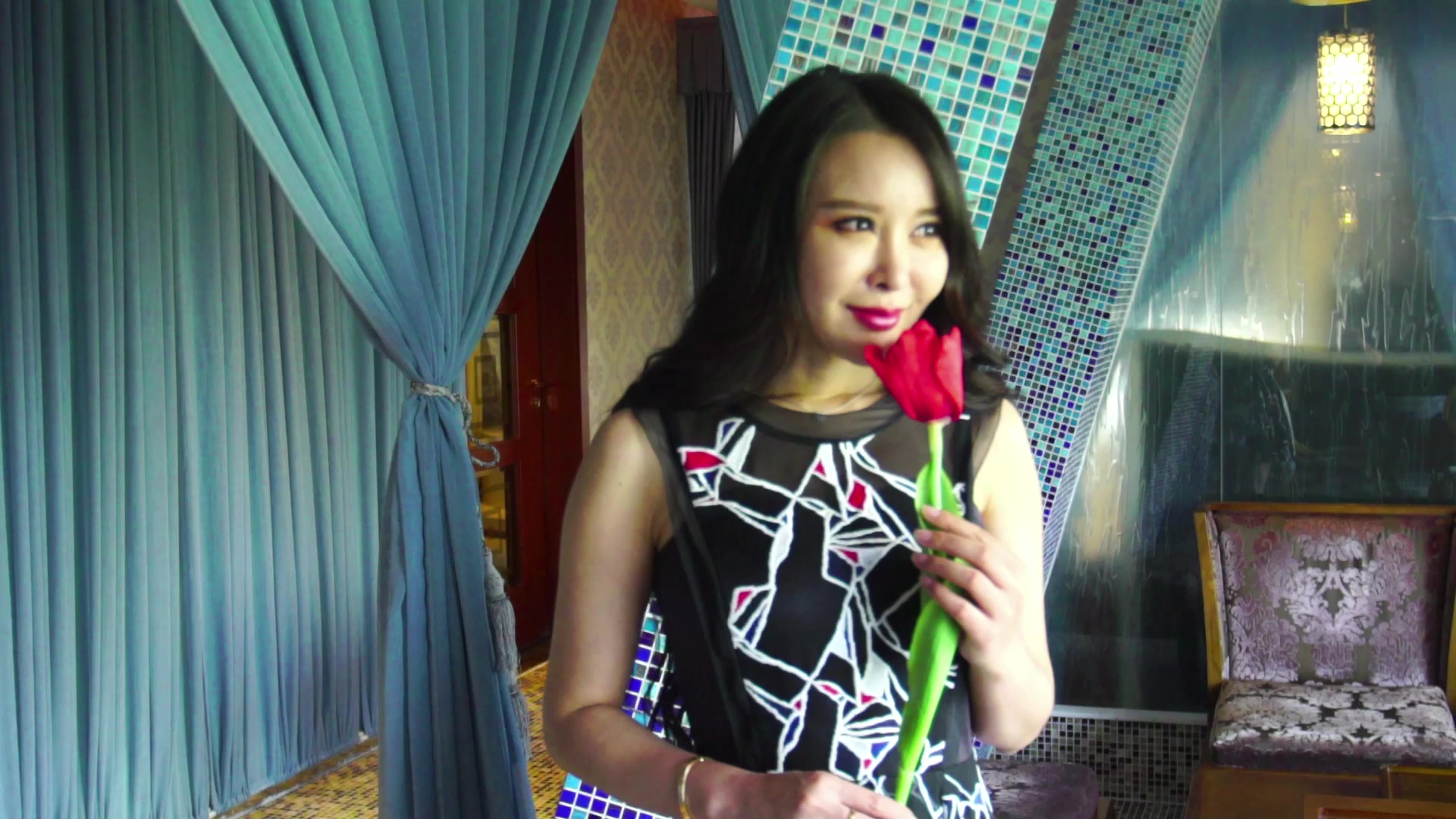 果哥出品必属精品爱丝女神索菲性感黑丝爆乳被咸猪手玩奶摸逼1080P高清无水印原版