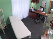 医院20多岁的性感体操运动员被医生引诱并内射