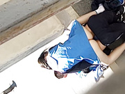 大连高中校园惊现火爆一幕 小情侣大白天的在走廊就开干