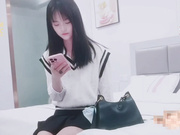 18岁极品嫩妹 被大肉棒横冲直撞 【偷拍】