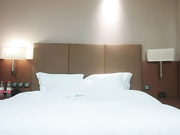 小宝寻花白嫩少妇觉得看不上自己转身要走小宝说别走我喜欢你