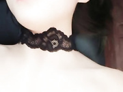 清秀妹子户外车震双人啪啪道具玩弄