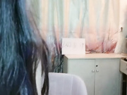 肥臀小姐姐侧头抬腿侧漏小穴完美展示