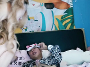 一头金发御姐干净粉嫩美穴这逼操起来舒服