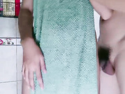 小少妇跟小哥在浴室啪啪口交大鸡巴舔弄