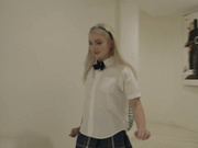 可爱的十几岁的女学生和她的爸爸一操逼性爱